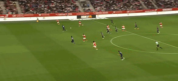 ⚽法甲战报：中村敬斗闪击登贝莱扳平 巴黎1-1兰斯赛季全胜遭终结